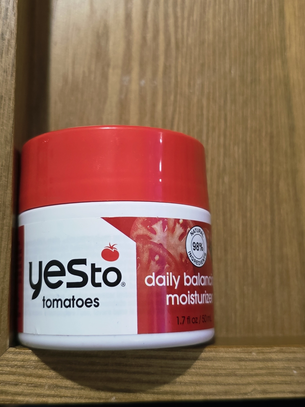 Yes To Tomatoes Daily Balance Moisturizer — Red